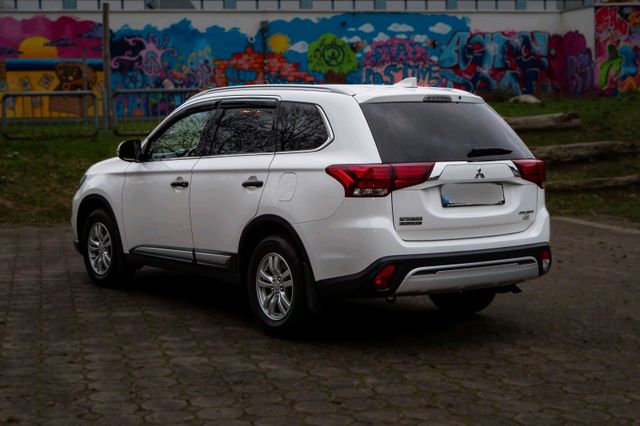 Mitsubishi Outlander 2WD 2.0 Diamant (Benzin)