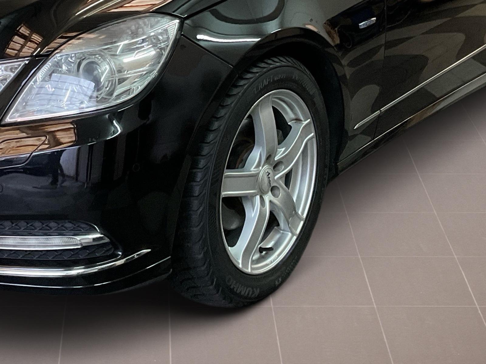 Mercedes-Benz E220 2011 — photo 10