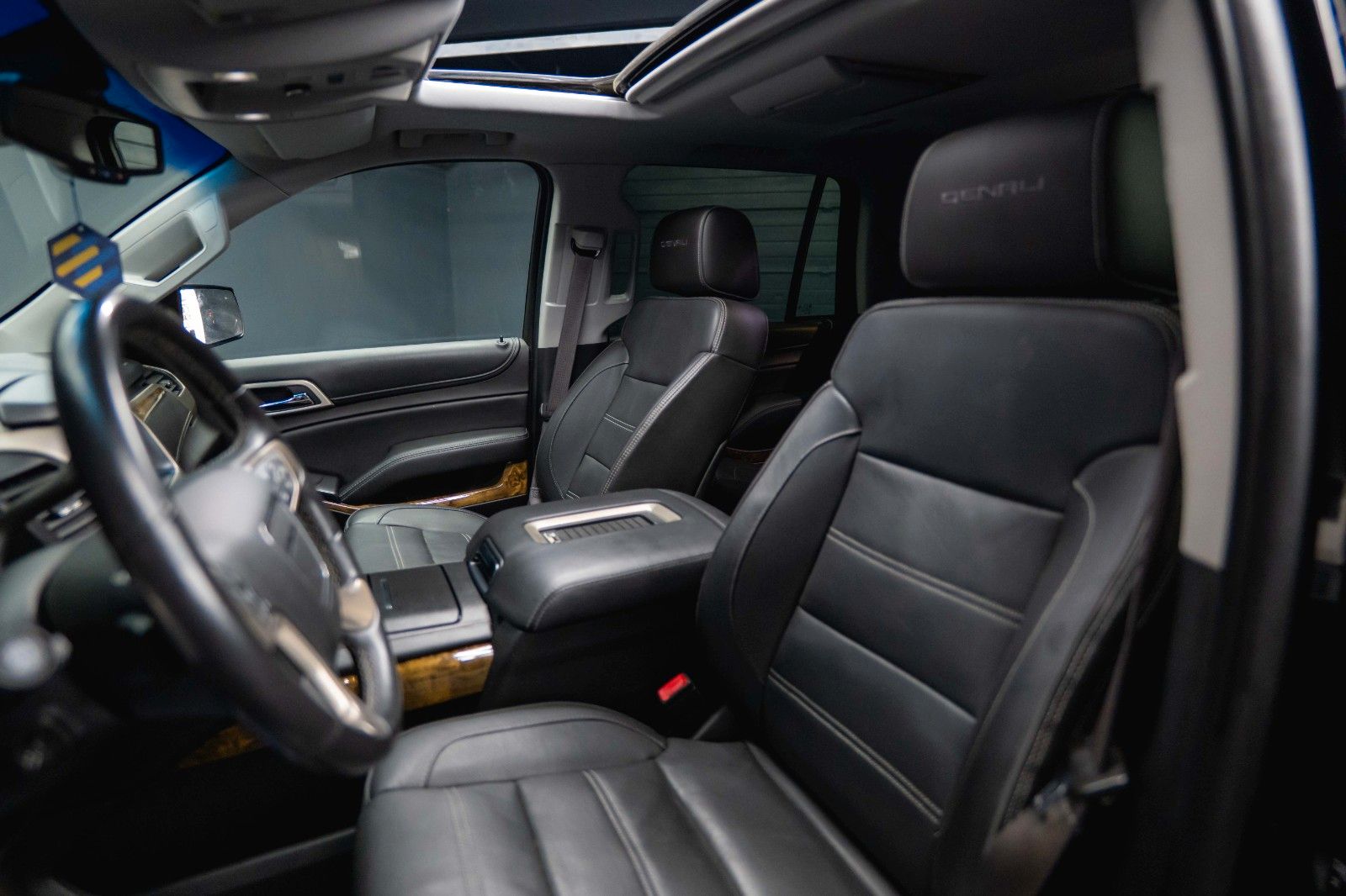 Fahrzeugabbildung GMC Yukon 6.2 V8 DENALI 4x4 LED *Unfallfrei*TV*ACC*