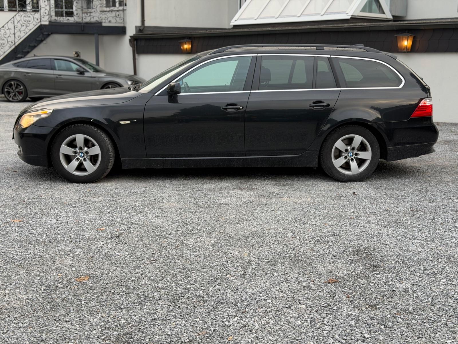 BMW 525 2008 — rear view