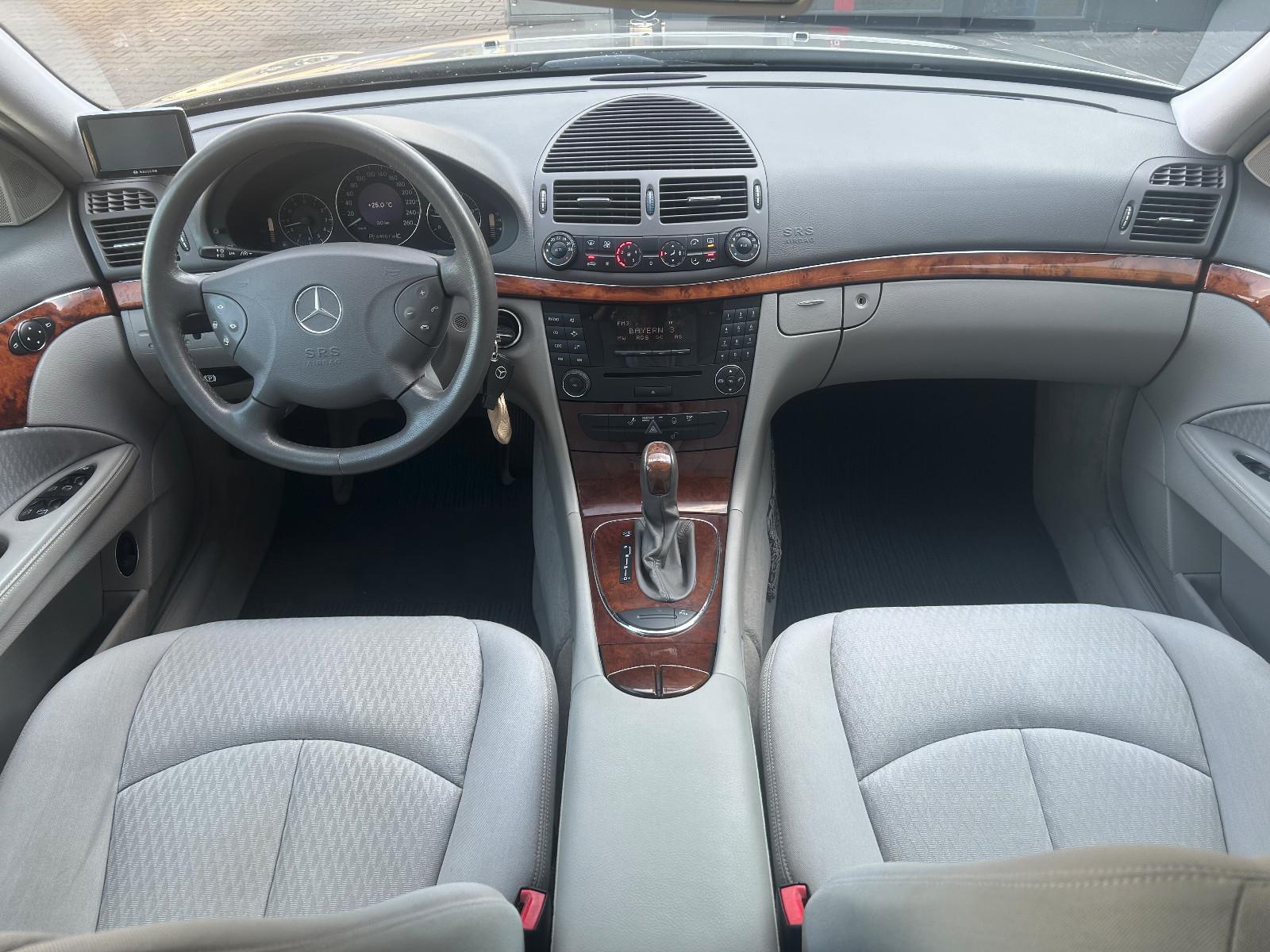 Mercedes-Benz E220CDI-Elegance-Aut-PDC-VornHinten-Klimaaut-Alu