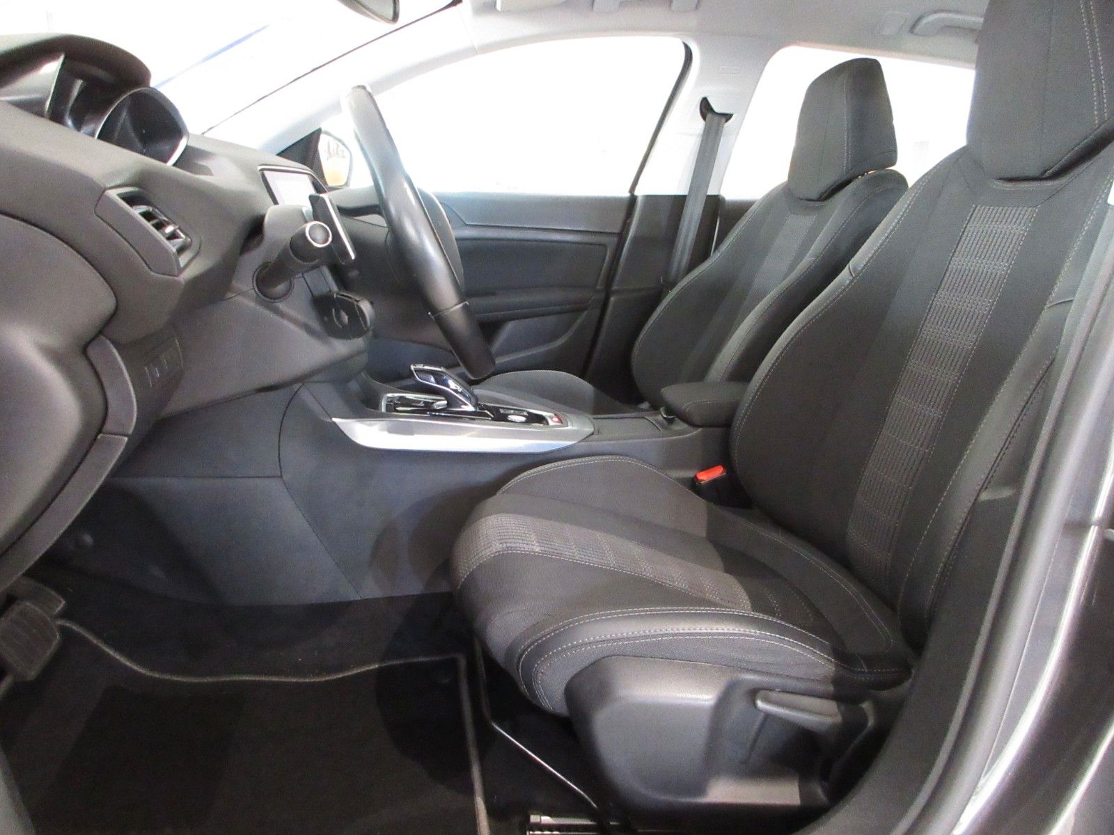 Fahrzeugabbildung Peugeot 308 SW Allure 1.5D LED/NAVI/SHZ/PDC/R´CAMERA