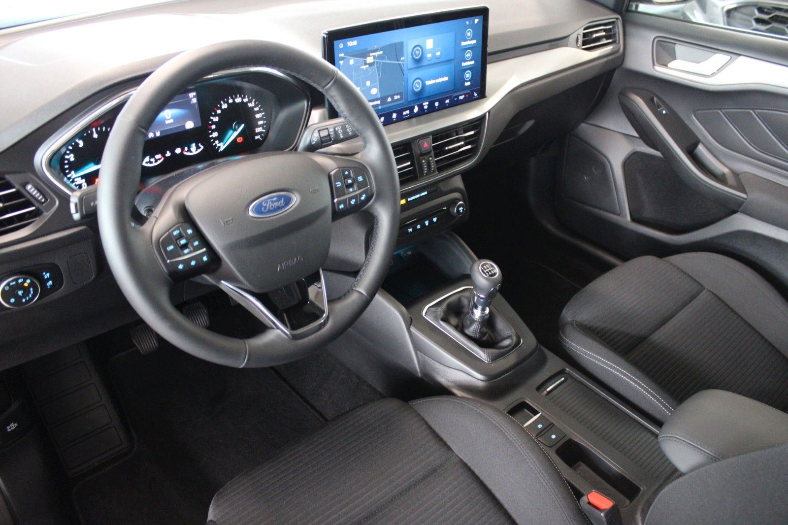 Fahrzeugabbildung Ford Focus MHEV Titanium Turnier LED NAVI WinterPaket