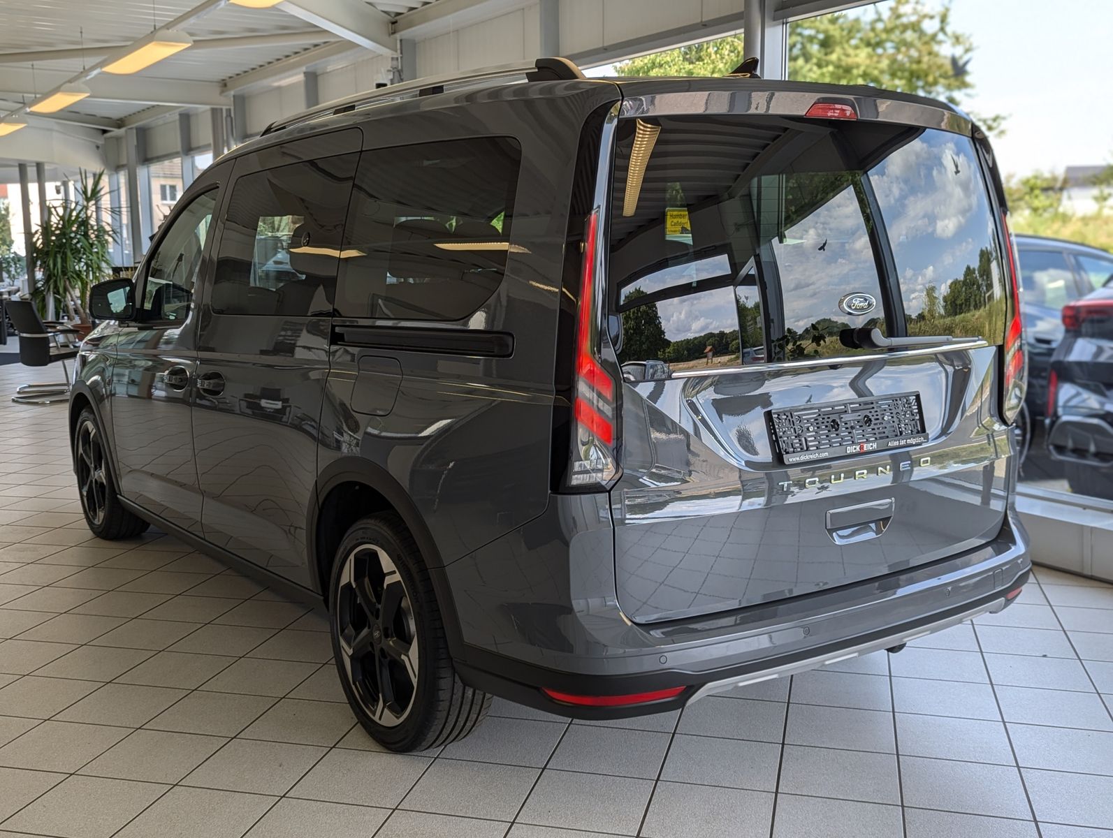 FORD Grand Tourneo L2 Active 7-Sitz Bi-LED Pano AHK - Image 5