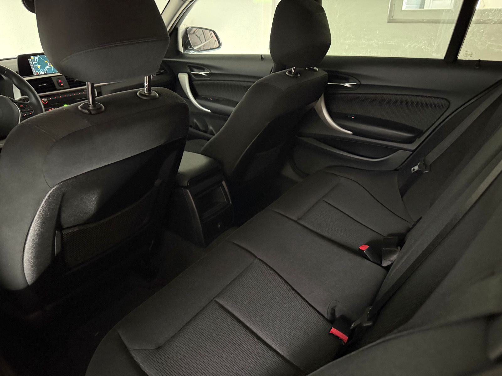 Fahrzeugabbildung BMW 118 i Aut. Advantage/NAVI BUSINESS/KLIMAAUT./LED