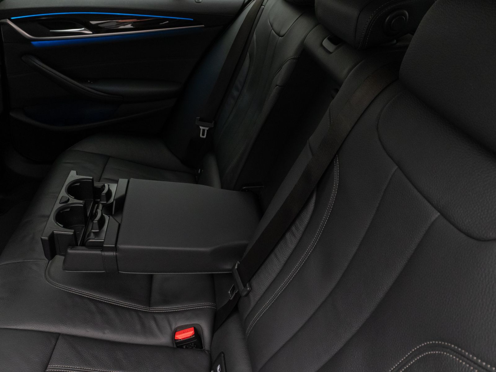 Fahrzeugabbildung BMW 530e xD Luxury Line DAB Komfort HUD Laser HiFi