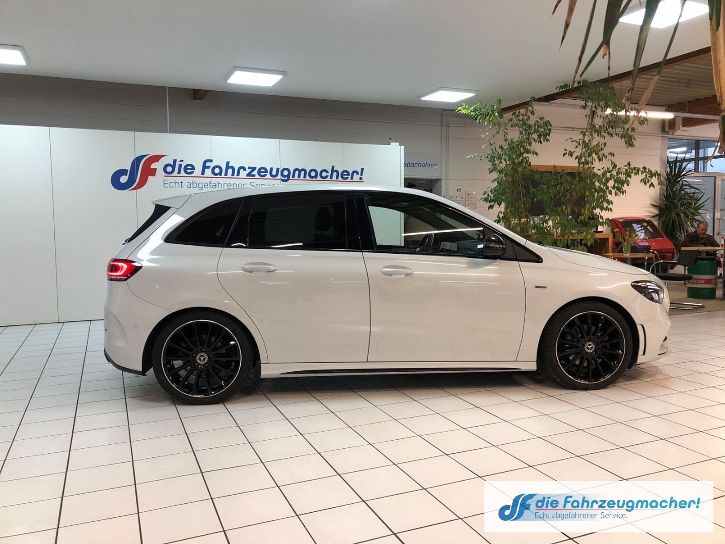 Fahrzeugabbildung Mercedes-Benz B 200 AMG Edition Sportpaket AHK Panodach Navi d