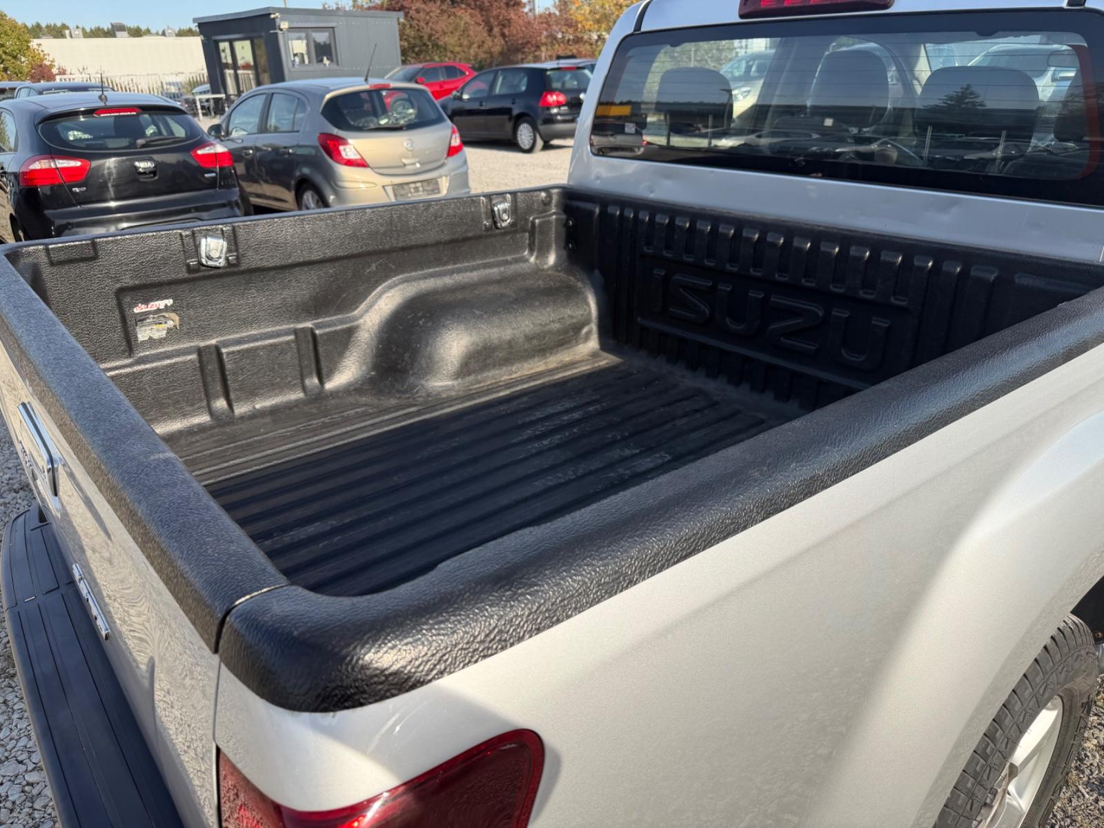Isuzu D-Max Double Cabine 2.5 TD 163ch BVA - Attelage - Carnet entretien - Non fumeur