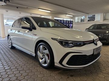 Fotografie des VW Golf VIII 2,0l TSI DSG GTI