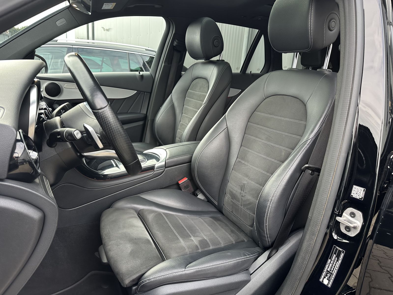 Fahrzeugabbildung Mercedes-Benz GLC 300e 4M AMG-Line NAV+LED+PANO+CARPLAY+20ZOLL