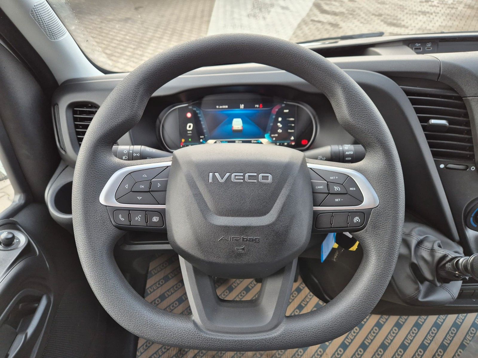 Fahrzeugabbildung Iveco Daily 35S14 Verkleidung/Airline&Holzfußboden