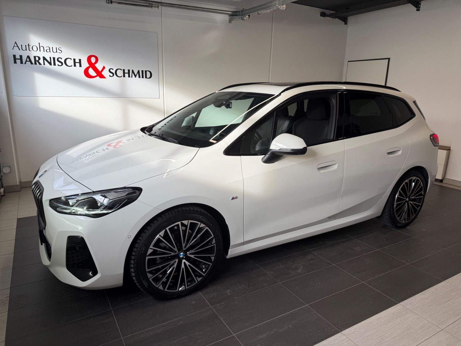 Fahrzeugabbildung BMW Active Tourer 220 i M Sport, 360-Grad Kamera