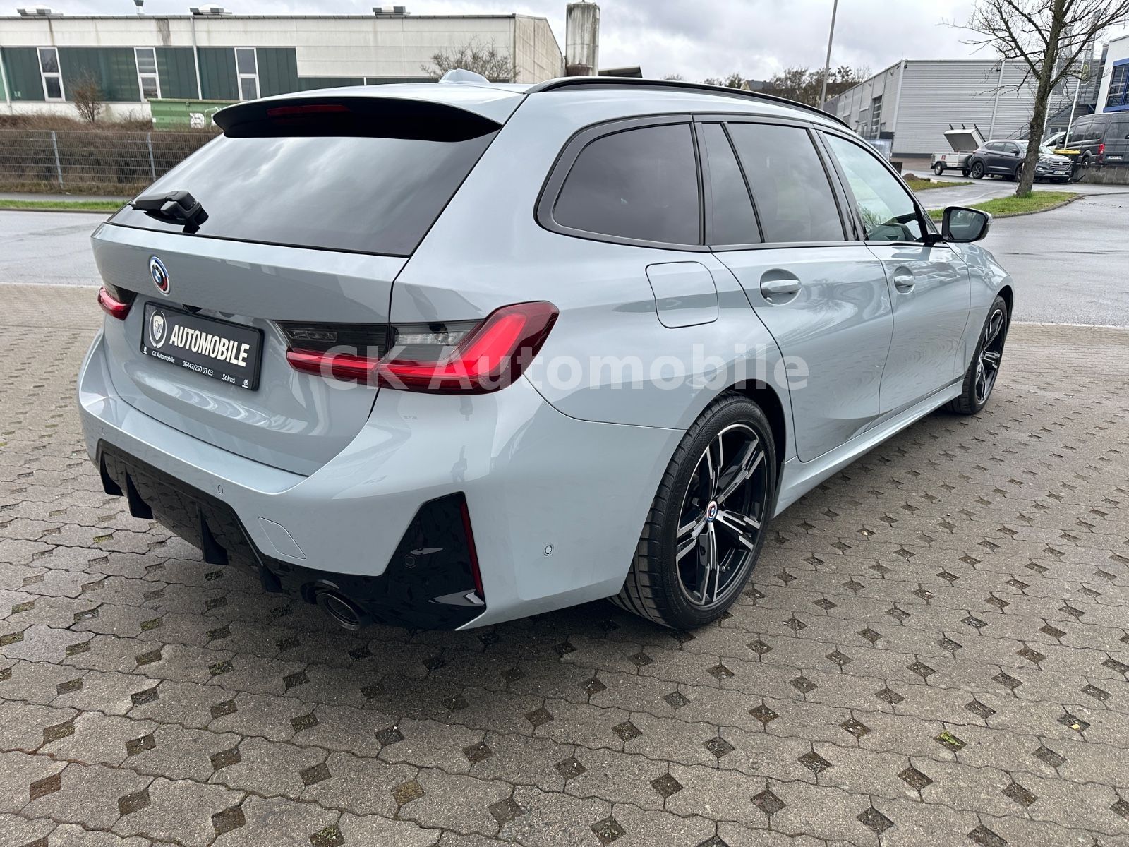 Fahrzeugabbildung BMW 320 d Touring M Sport/Navi/HeadUp/Kamera/LED