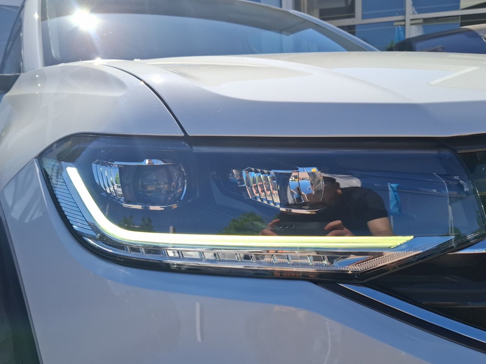Fahrzeugabbildung Volkswagen T-Cross TSI Life LED Navi GRA PDC SHZ 17"