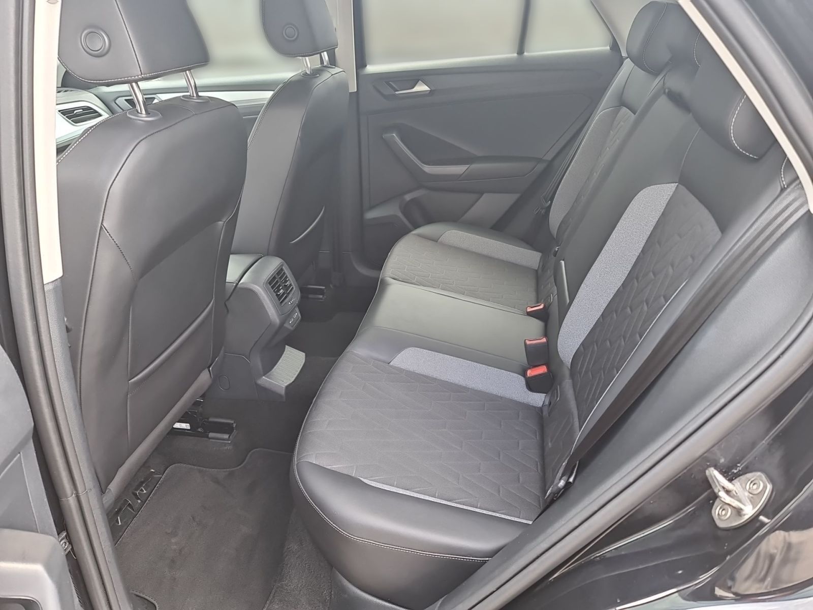 Volkswagen T-Roc - Bild 11