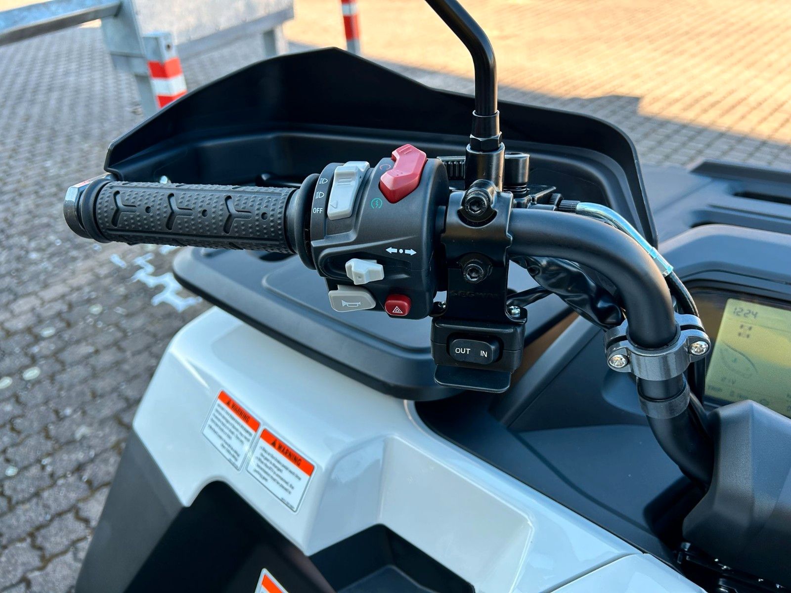 Fahrzeugabbildung Segway SNARLER AT5 L DLX 2025 weiß-rot