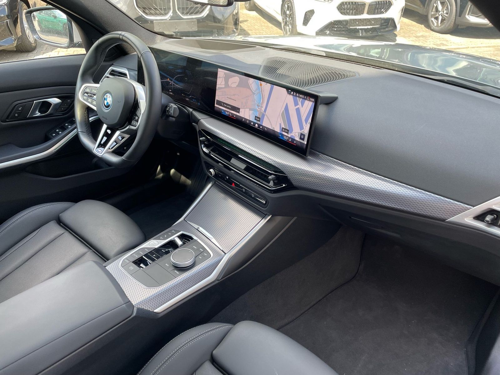 BMW 330e M Sport AHK 360 ACC Pano eSitze foto 5