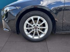 Fahrzeugabbildung Mercedes-Benz A 180d 7G-DCT LED NAVIGATION PDC TEMPOMAT