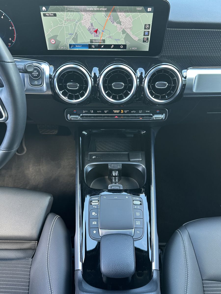 Fahrzeugabbildung Mercedes-Benz GLB 220d Progressive NAV+LED+V-COCK+KAM+CARPLAY