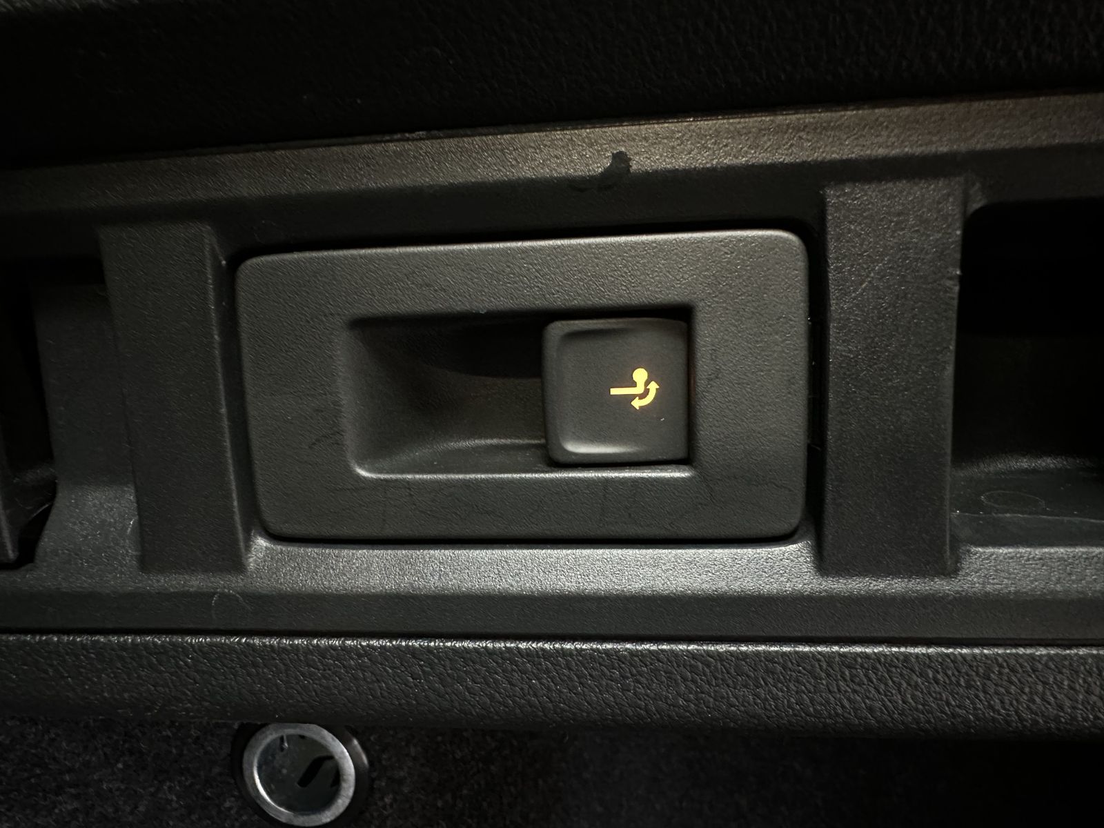 Fahrzeugabbildung SKODA Octavia Combi Scout 2.0 TDI DSG 4x4 NAV+LED+AHK