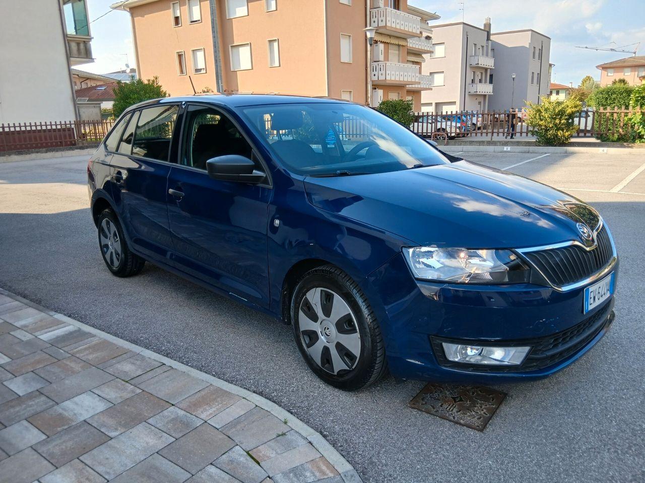 Skoda Rapid 2014 — вигляд ззаду
