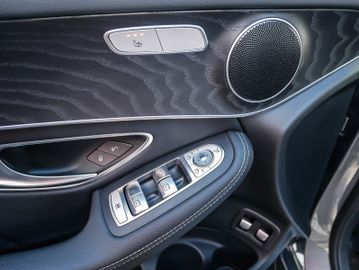 Fahrzeugabbildung Mercedes-Benz GLC 300 4Matic 9G-TRONIC PANORAMA ANHZV AMG 360°