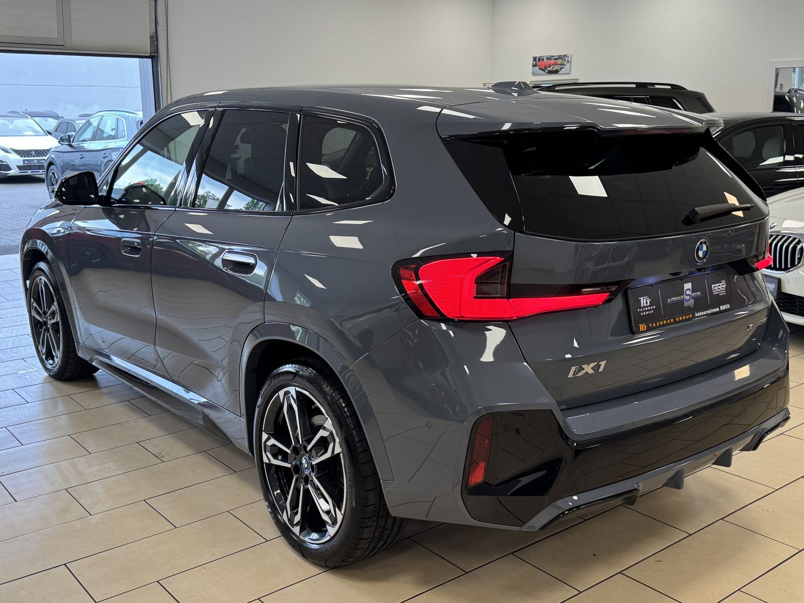 BMW iX1 30 xDrive M-Paket HUD Leder LED ACC Memory foto 7