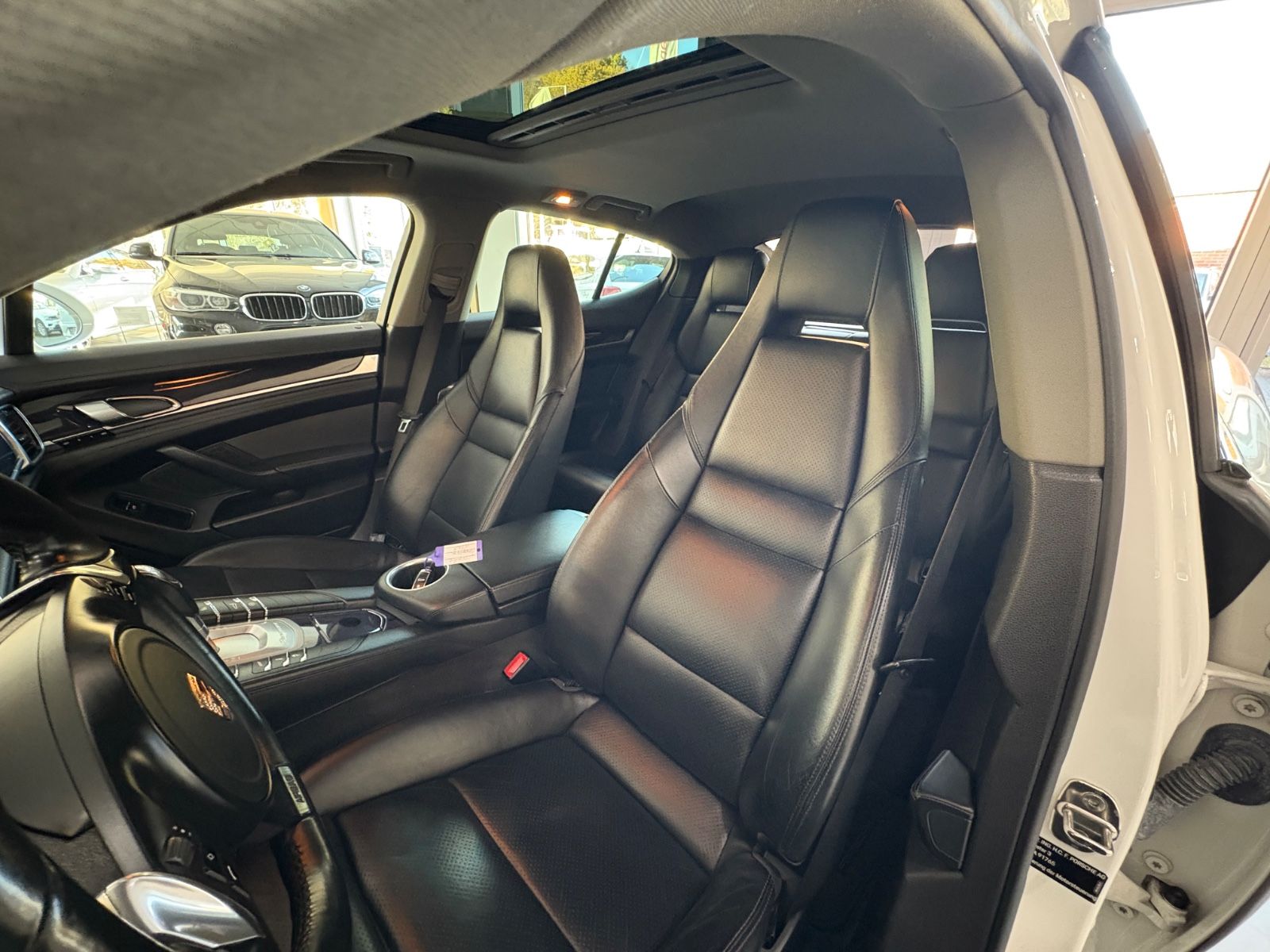 Fahrzeugabbildung Porsche Panamera Diesel * Carraraweiß * SCHIEBEDACH*