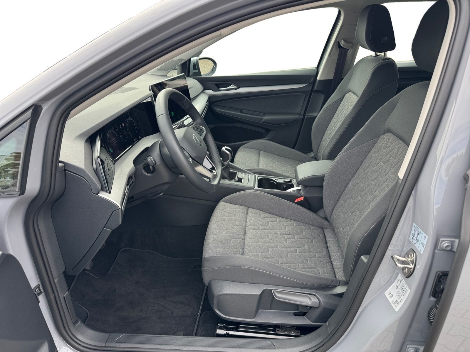 Volkswagen Golf VIII Life 1.5 TSI LED KAM STHZG. A foto 4