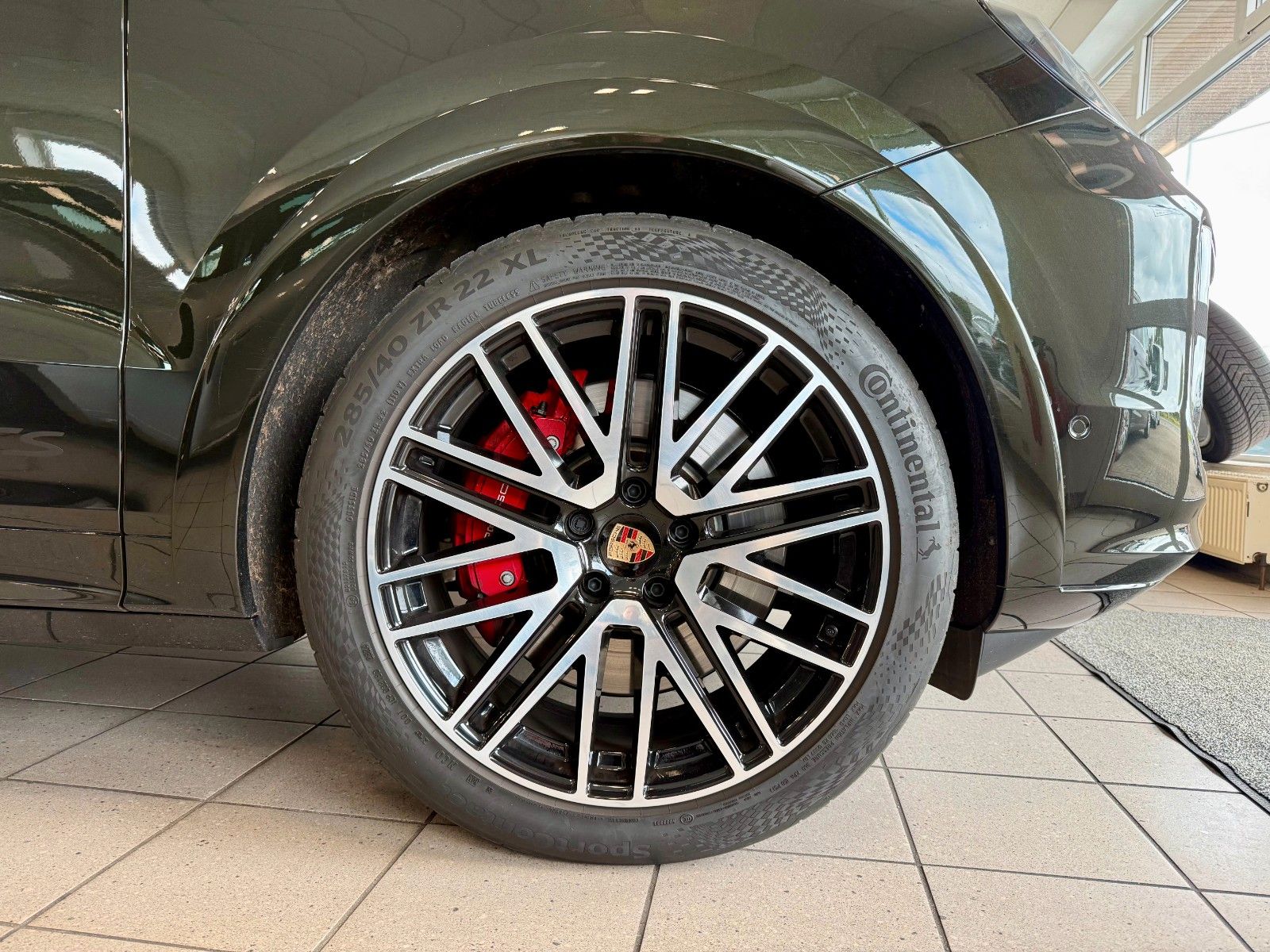 Fahrzeugabbildung Porsche Cayenne GTS PTS-Farbe/CarbonDesign/HUD/Burmester