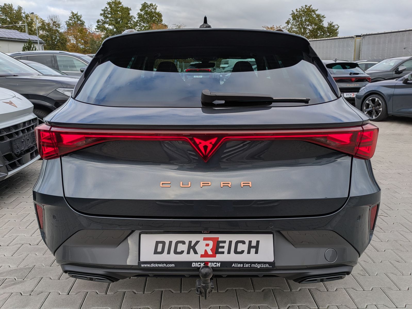 Fahrzeugabbildung CUPRA Leon 1.5 eTSI MATRIX*PANO*ALCAN.*AHK*SENN*Drive2