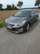 Hyundai i40 1.7 CRDi 100kW Automatik Premium - Hyundai i10 mit Diesel-Antrieb