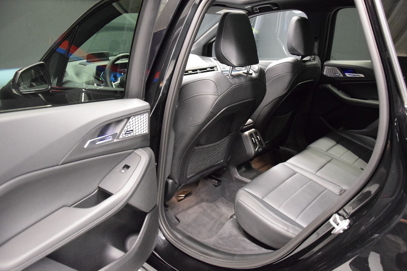 Fahrzeugabbildung BMW 218i Active Tourer M Sport Pano HuD ACC h/k