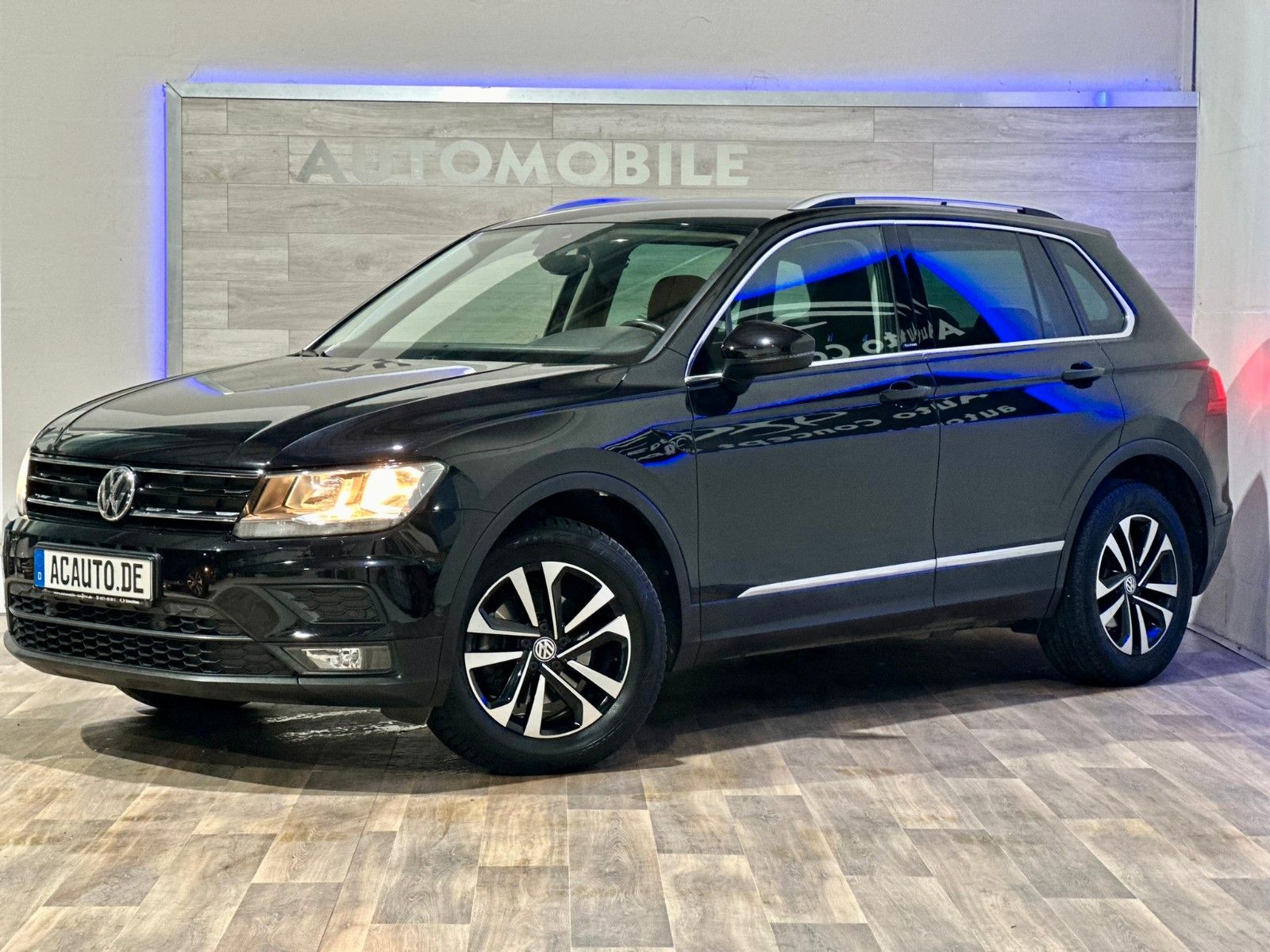 Volkswagen Tiguan - 1
