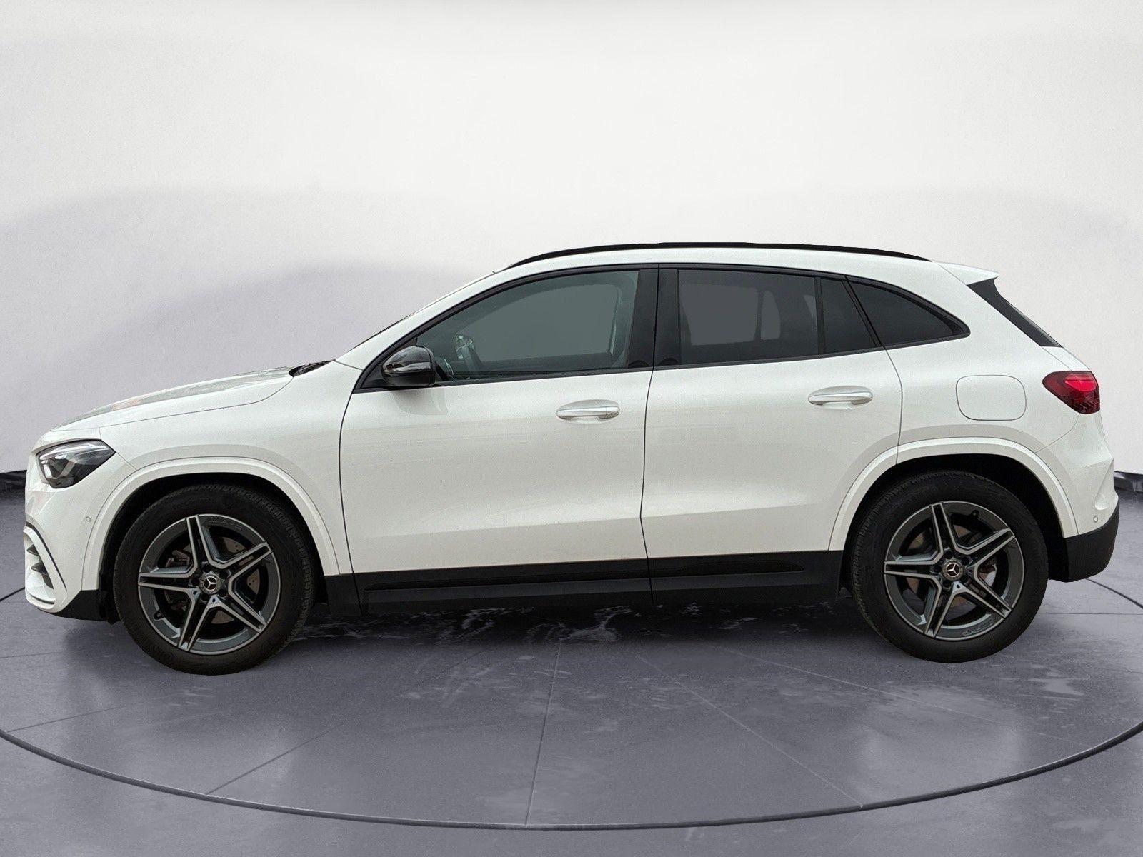 Mercedes-Benz GLA 220 4 MATIC AMG LED TEMPOMAT PANORAMA NAVI foto 2
