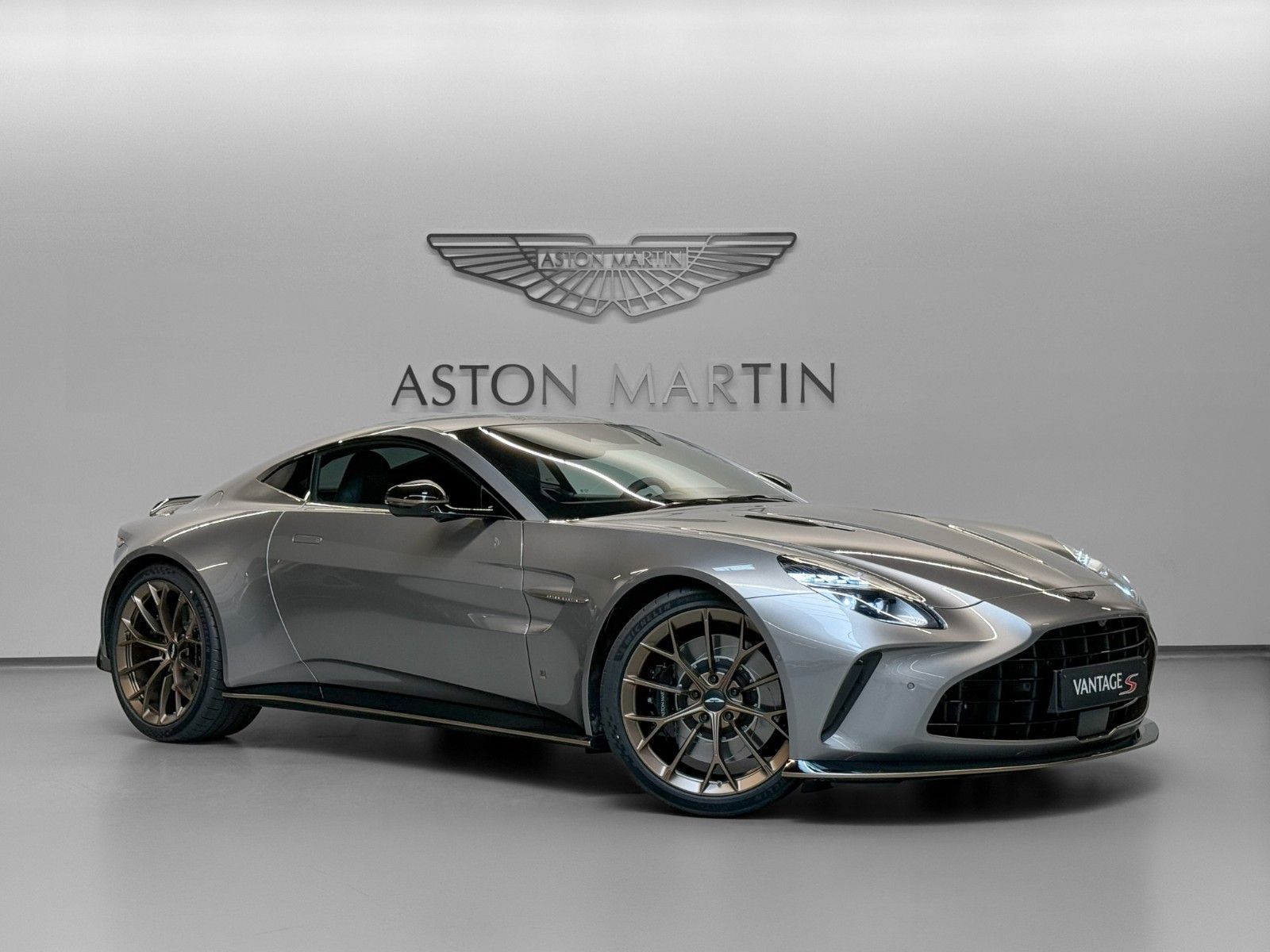 Aston Martin NEW Vantage S | Exclusive Q Bronze Pack