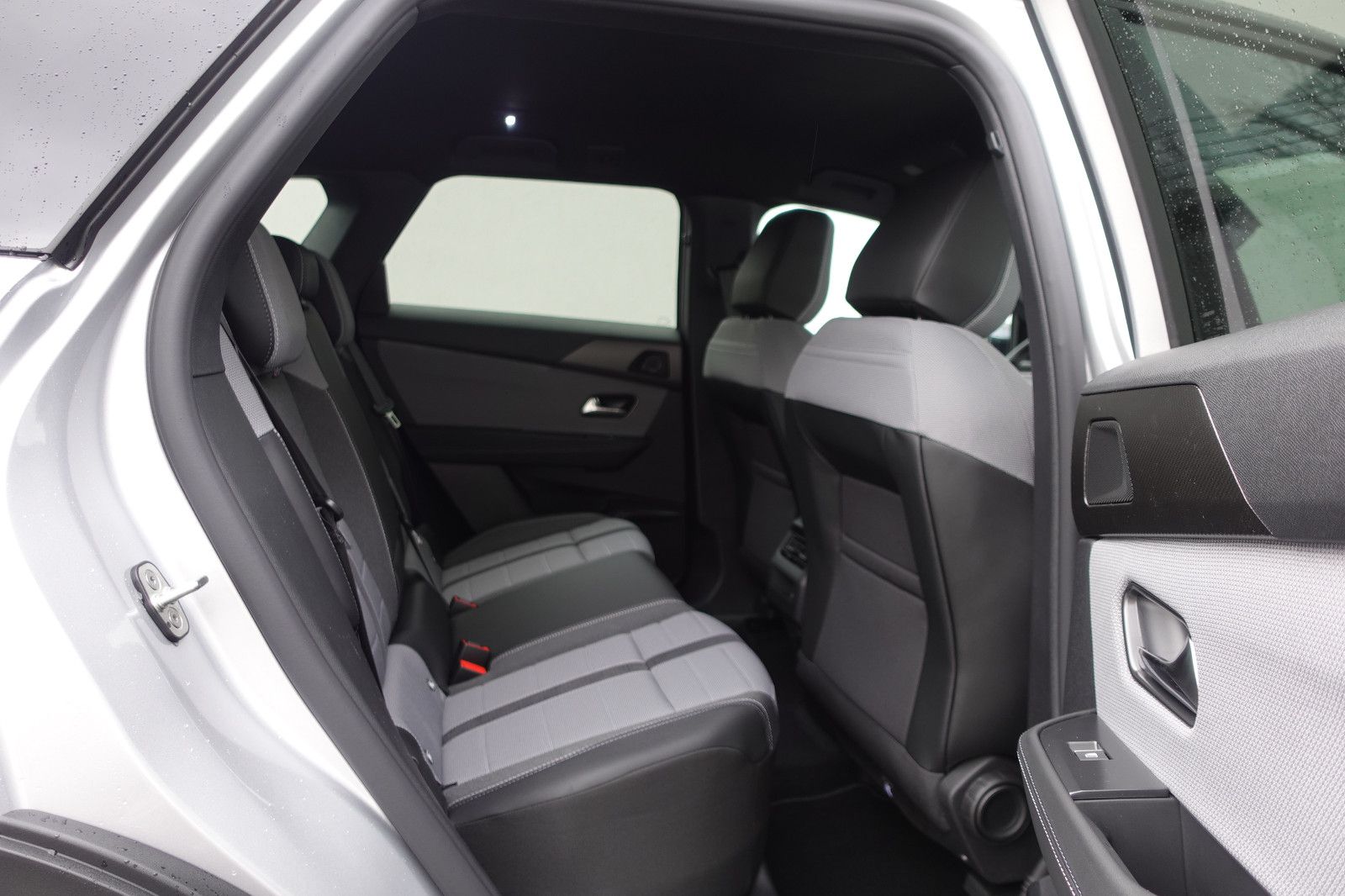 Fahrzeugabbildung Opel Grandland GS 1.2MildHybrid,Navi,Kamera,Allwetter