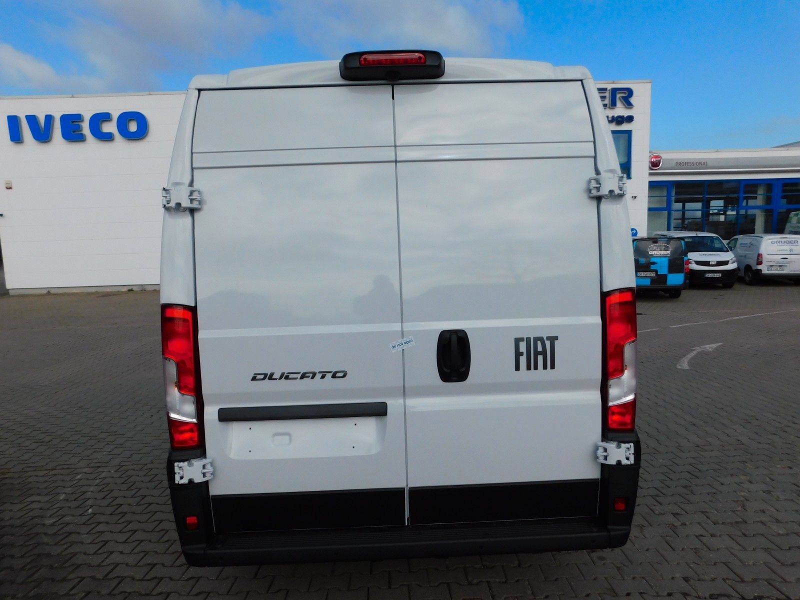 Fahrzeugabbildung Fiat Ducato Kasten L3H2 10`Navi/CarPlay/Android Auto