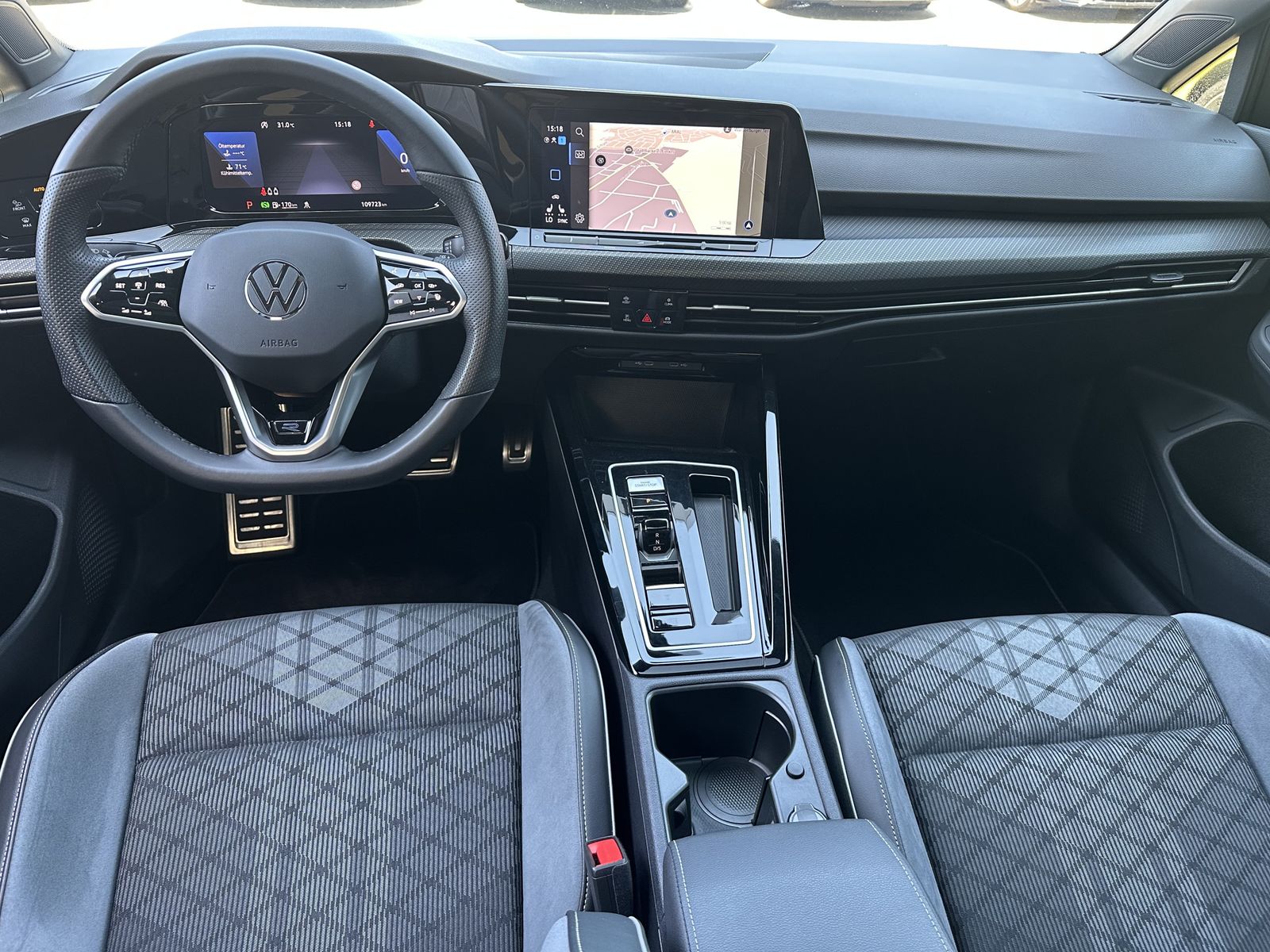 Fahrzeugabbildung Volkswagen Golf Variant 2.0 TDI DSG R-Line NAV+LED+PANO+ACC