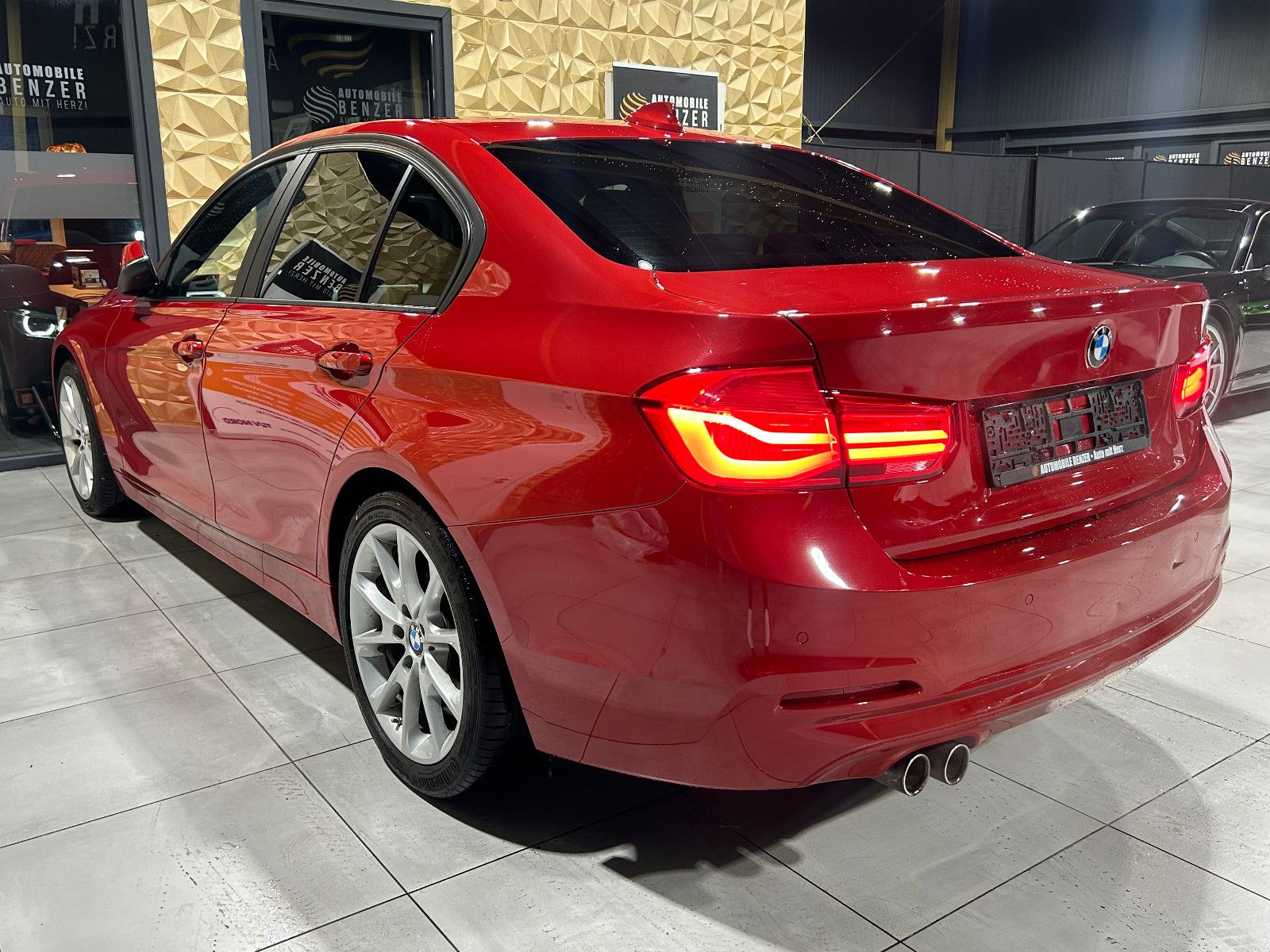 Fahrzeugabbildung BMW 320d SPORT/LEDER/ Advantag/360°/HEAD-UP/AUTOMATI