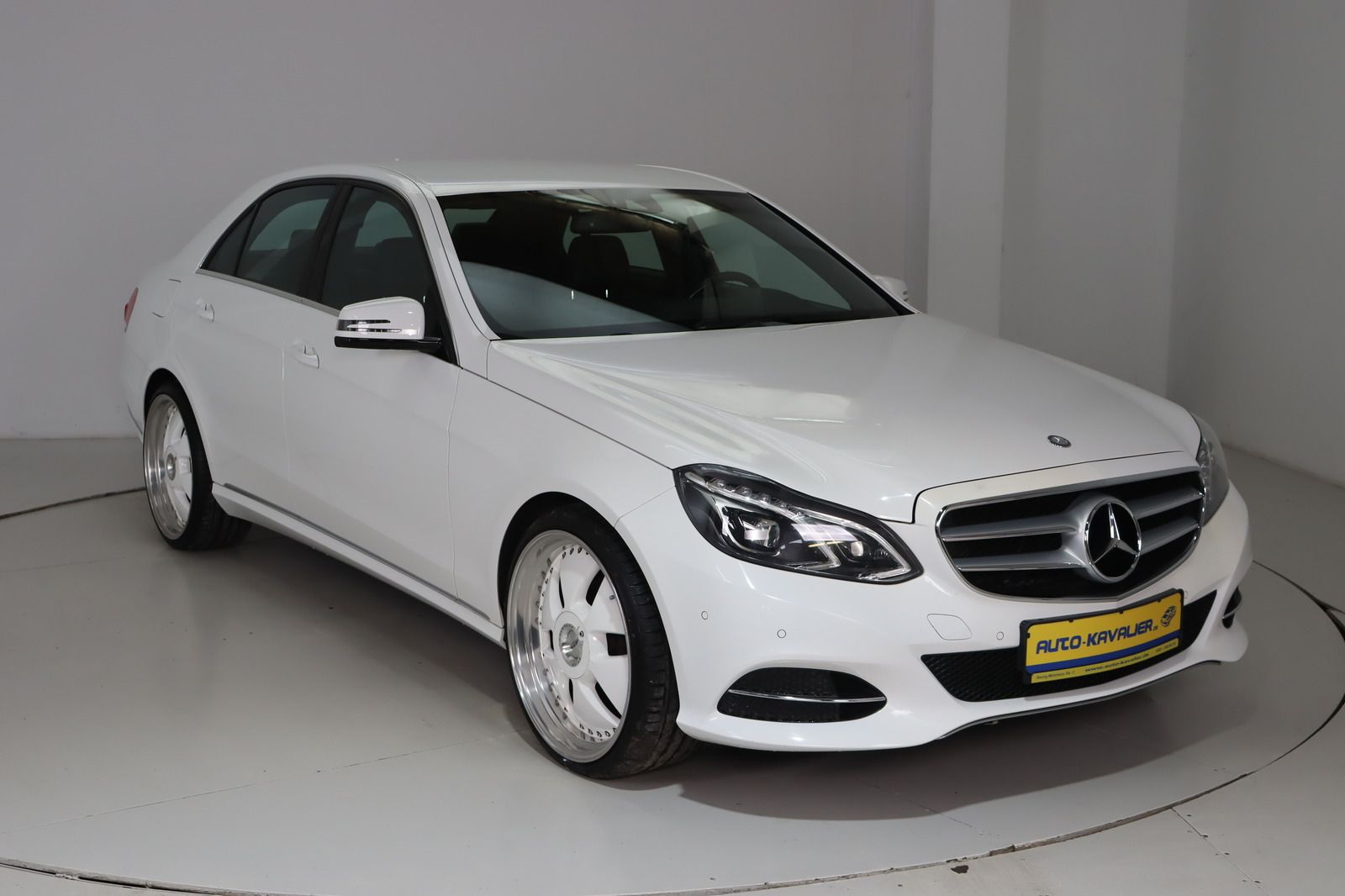 Fahrzeugabbildung Mercedes-Benz E 200 BlueTEC * LED * Navi * HU 03.2028 Avantgar