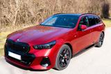 BMW i5 Touring M Sport Pro | B&W | 22kW | Garant - rote BMW i5