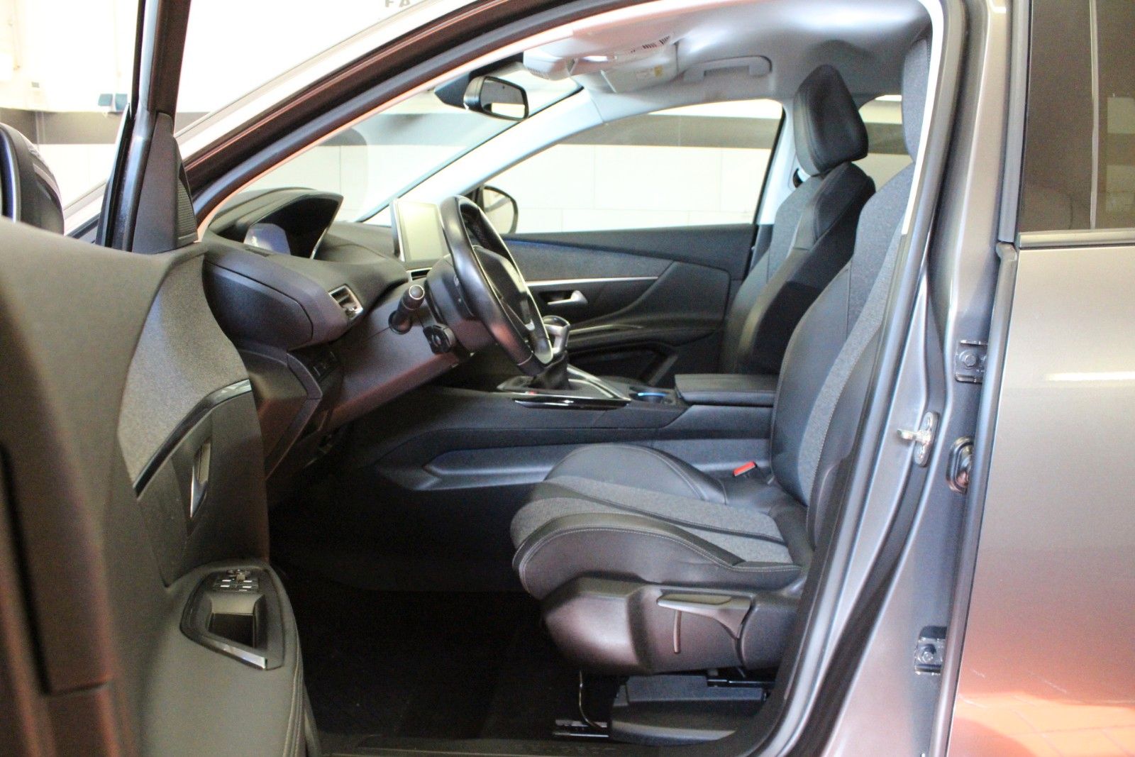 Fahrzeugabbildung Peugeot 5008 Allure 2.0 Blue HDi 150  7 Sitzer