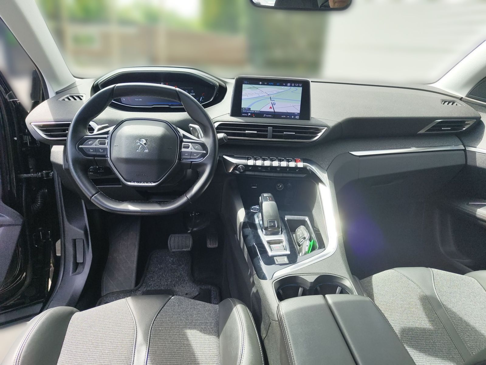 Fahrzeugabbildung Peugeot 3008 1.2 PureTech 130 Allure AHK