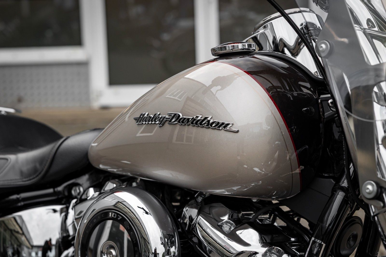 Fahrzeugabbildung Harley-Davidson SOFTAIL DELUXE FLDE - JEKILL & HYDE - NEUWERTIG