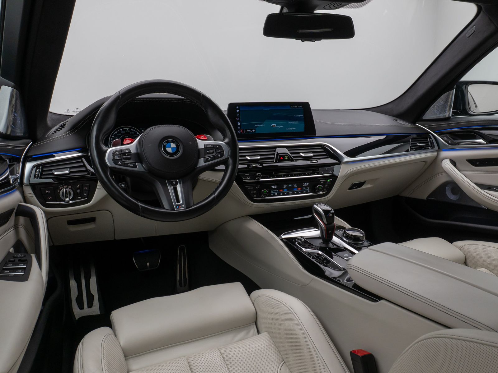 Fahrzeugabbildung BMW M5 xD 360°HUD DAB B&W SoftCl Massage Komfort