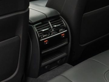 Fahrzeugabbildung BMW 540d xDr Tour HUD ACC Pano 360° Bowers & Wilkins