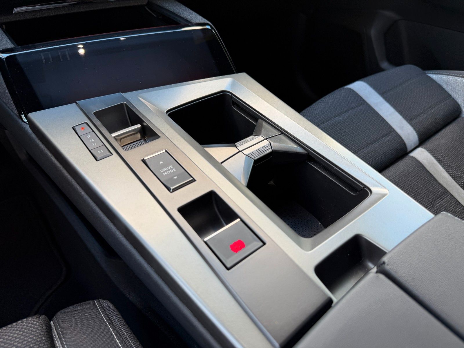 Fahrzeugabbildung Opel Grandland Edition 136PS Hybrid LED/Navi/Kamera!