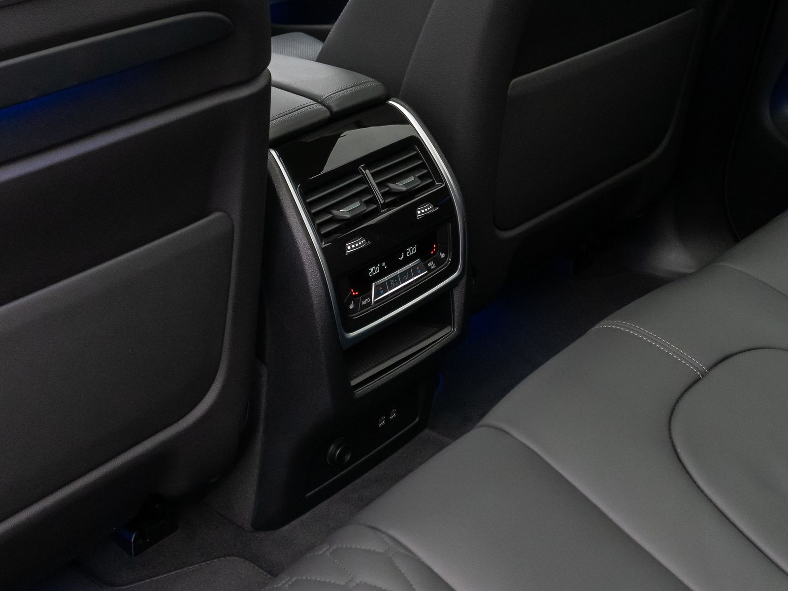 Fahrzeugabbildung BMW X5 M60i Panorama 360° B&W SoftCL Massage 22Zoll
