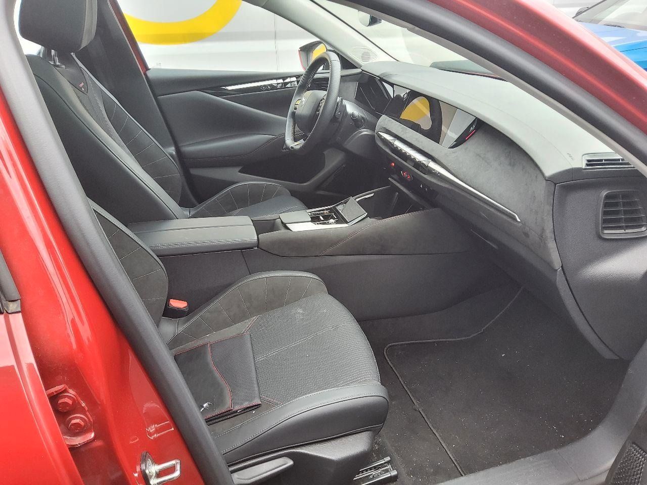 Fahrzeugabbildung DS Automobiles DS4 PureTech 130 EAT8 Performance Line Automatik